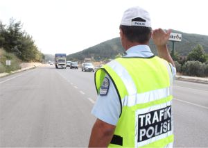 TRAFİK POLİSİ UYARDI