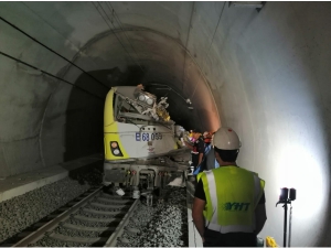 KILAVUZ TREN RAYDAN ÇIKTI 2 ÖLÜ