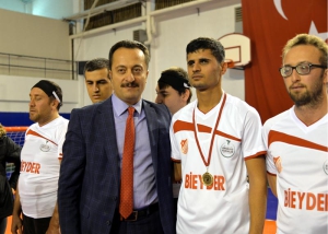 ENGELLİ BİREYLER 'GOALBALL' MAÇI YAPTI