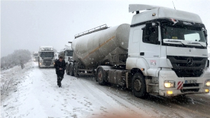 YENİŞEHİR YOLU ULAŞIMA KAPANDI