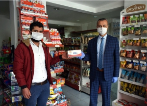 MARKETLERE MASKE DAĞITILDI