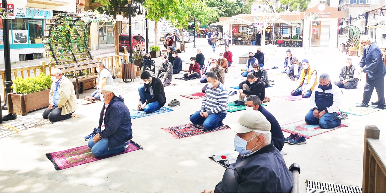 Sokağa çıkma saatlerine ‘Cuma Namazı’ düzenlemesi