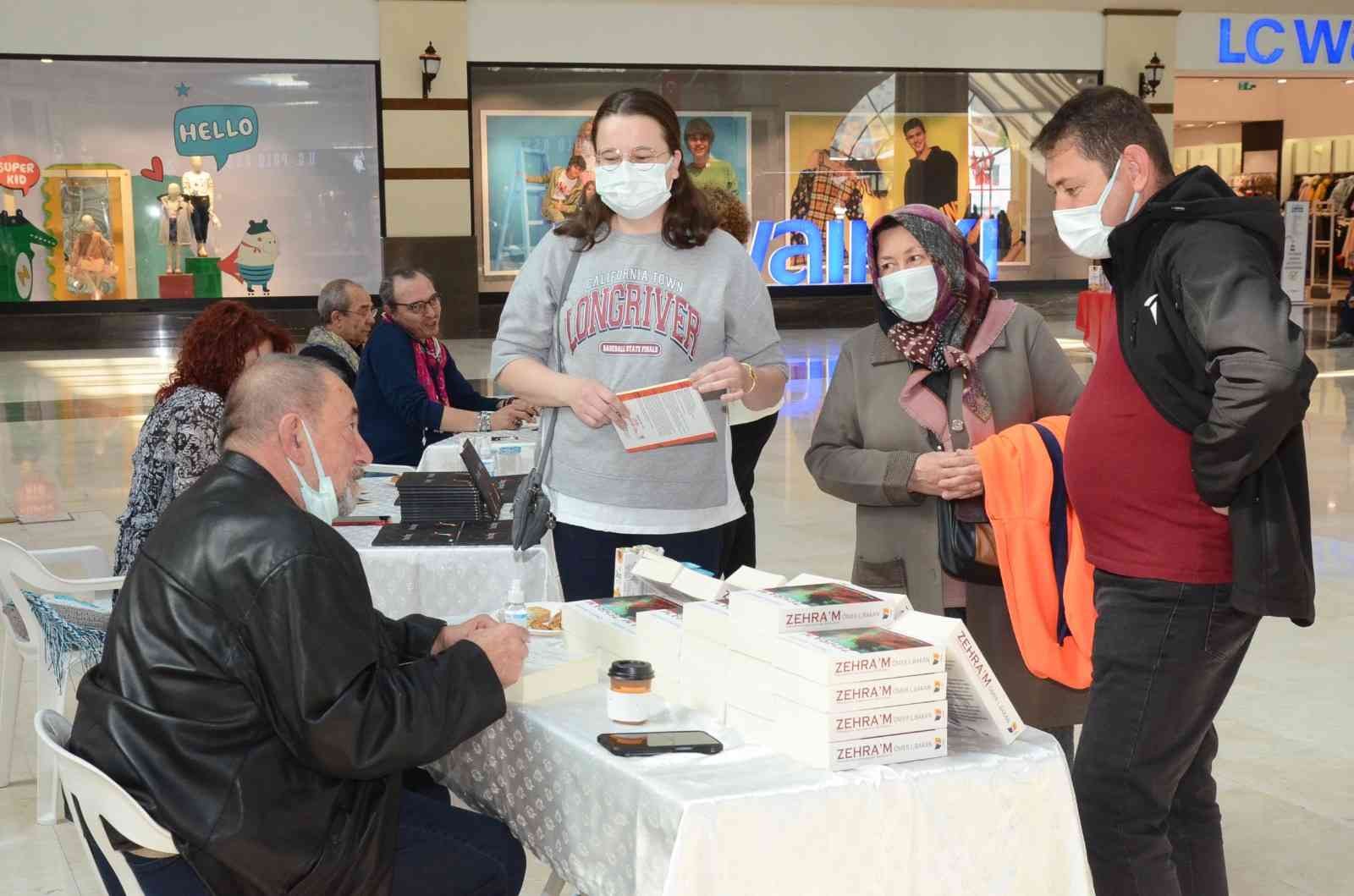 Yazarlar ve şairler Bozüyüklü okurları ile buluştu