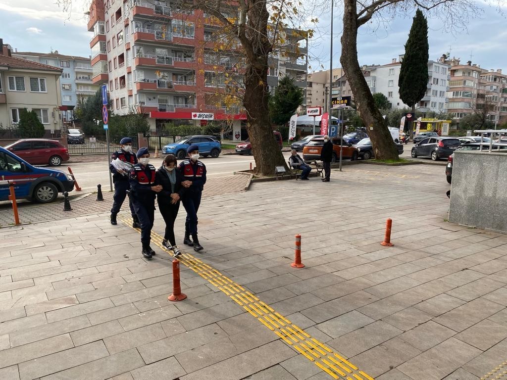 Bakıcılık yaptığı villadan bir milyonluk döviz çaldı