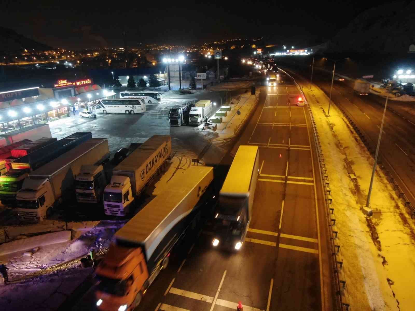 Ağır tonajlı araçların İstanbul istikametine geçişine izin verilmiyor