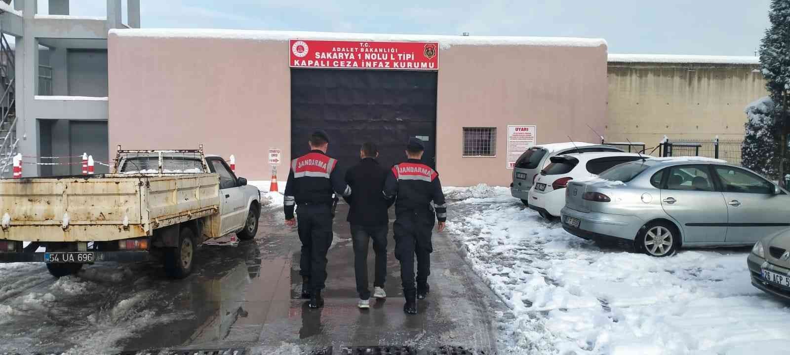 Aranan şüpheli jandarma ekiplerince yakalandı