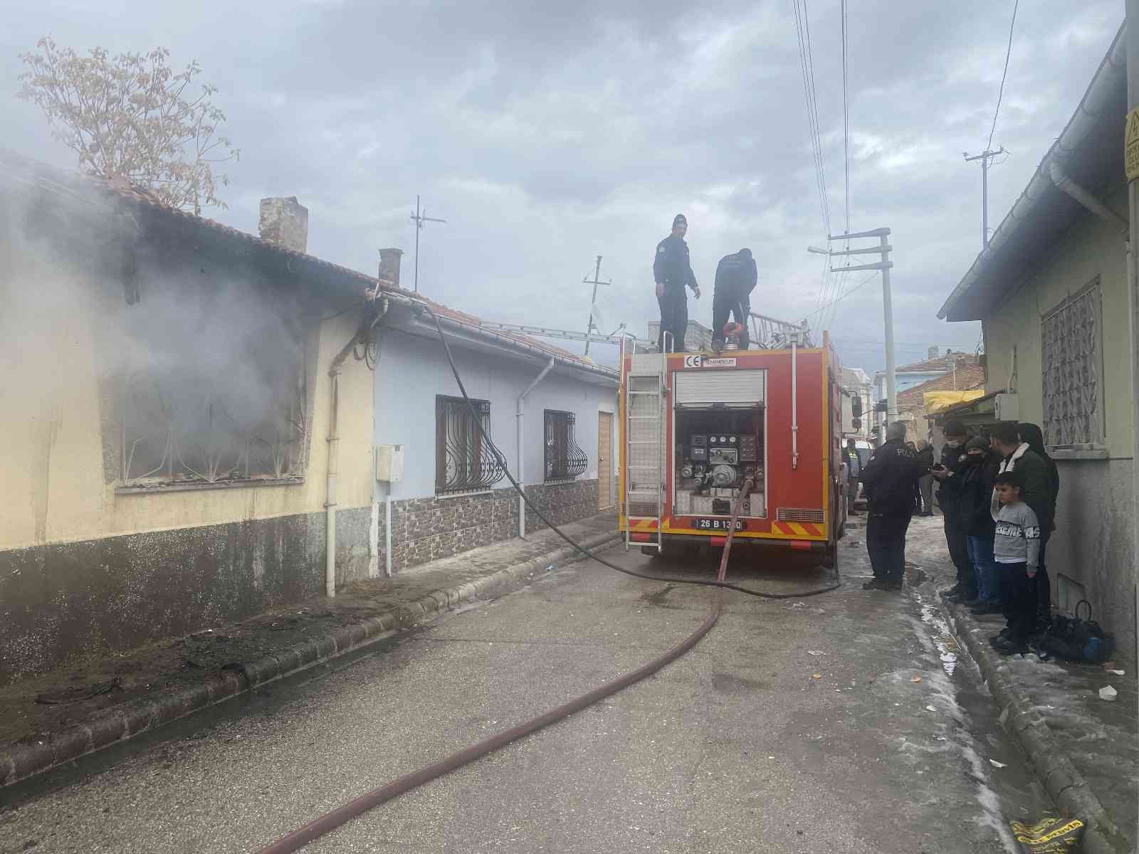 Evini yakan oğlu için “Yakalayın, bırakmayın” diye yalvardı