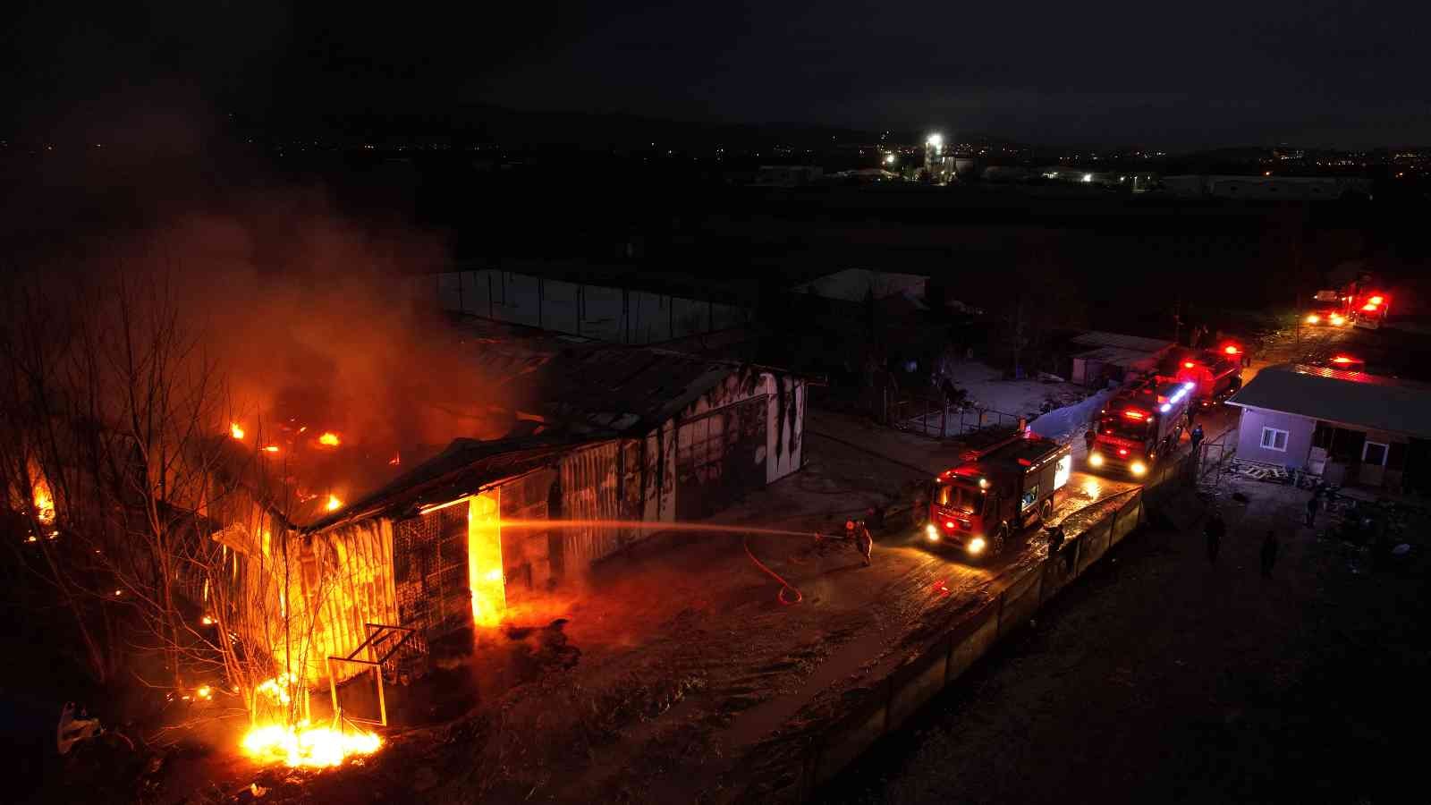 Atık yağ fabrikası alevlere teslim oldu