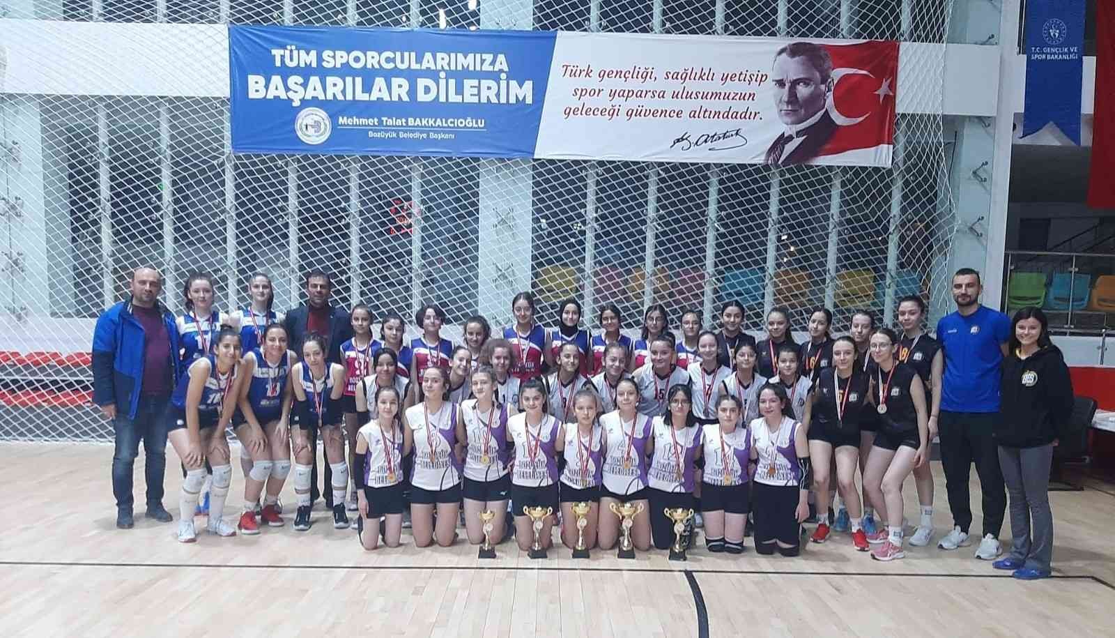 Voleybolda şampiyon değişmedi