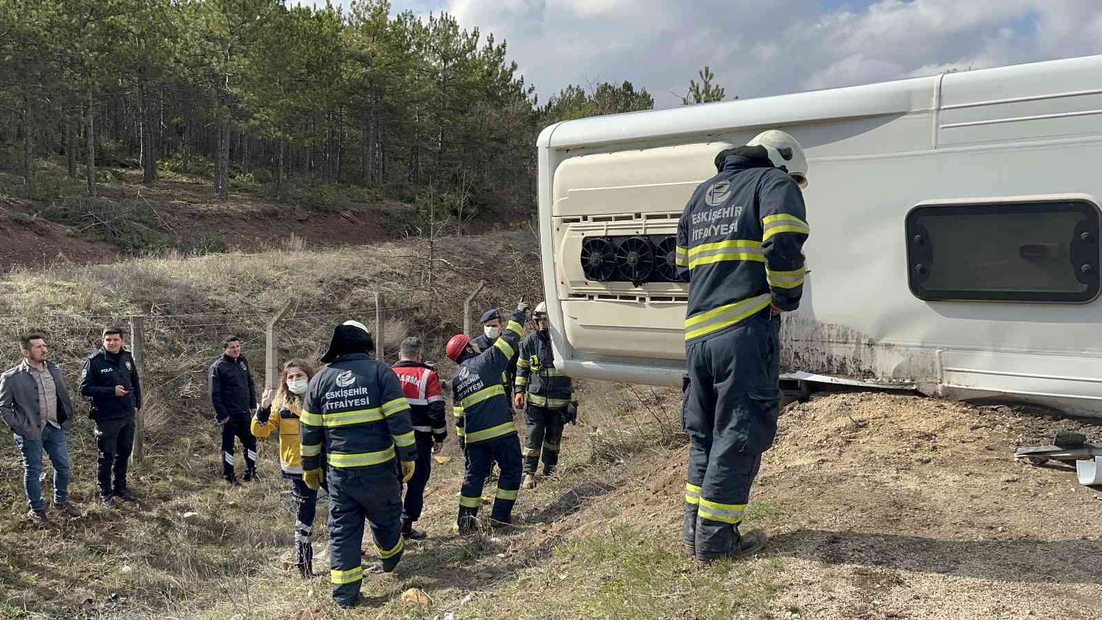 Cezaevi otobüsü devrildi