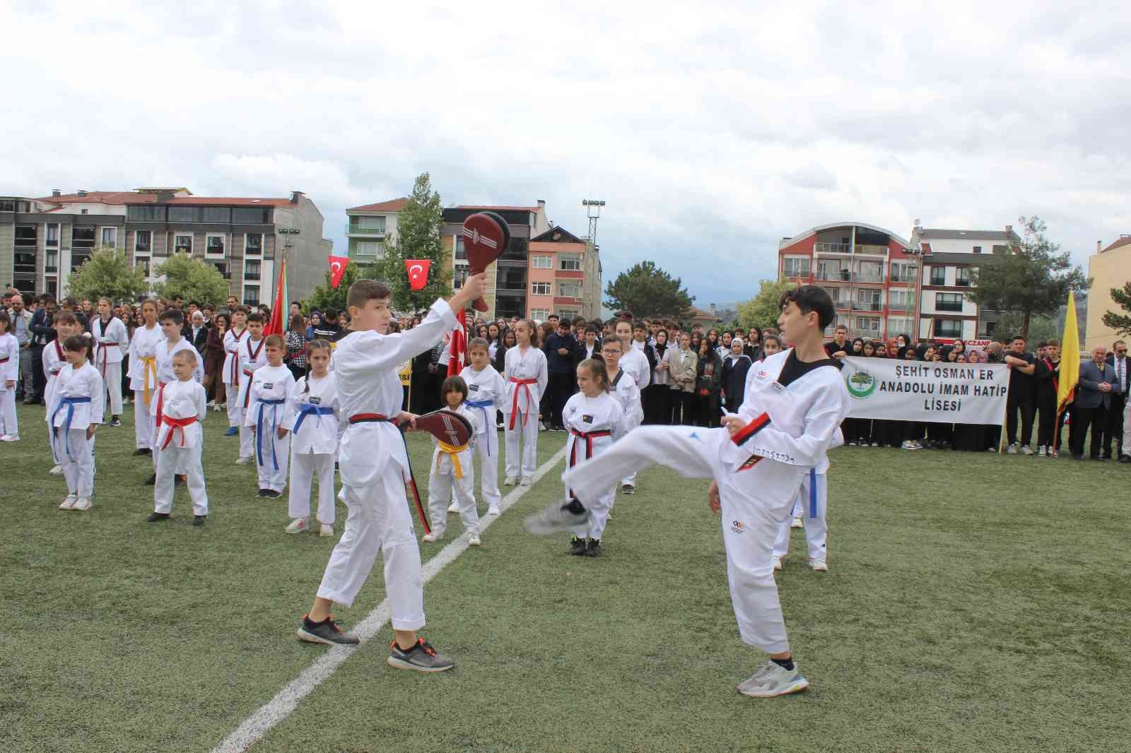 Osmaneli’de 19 Mayıs coşkuyla kutlandı