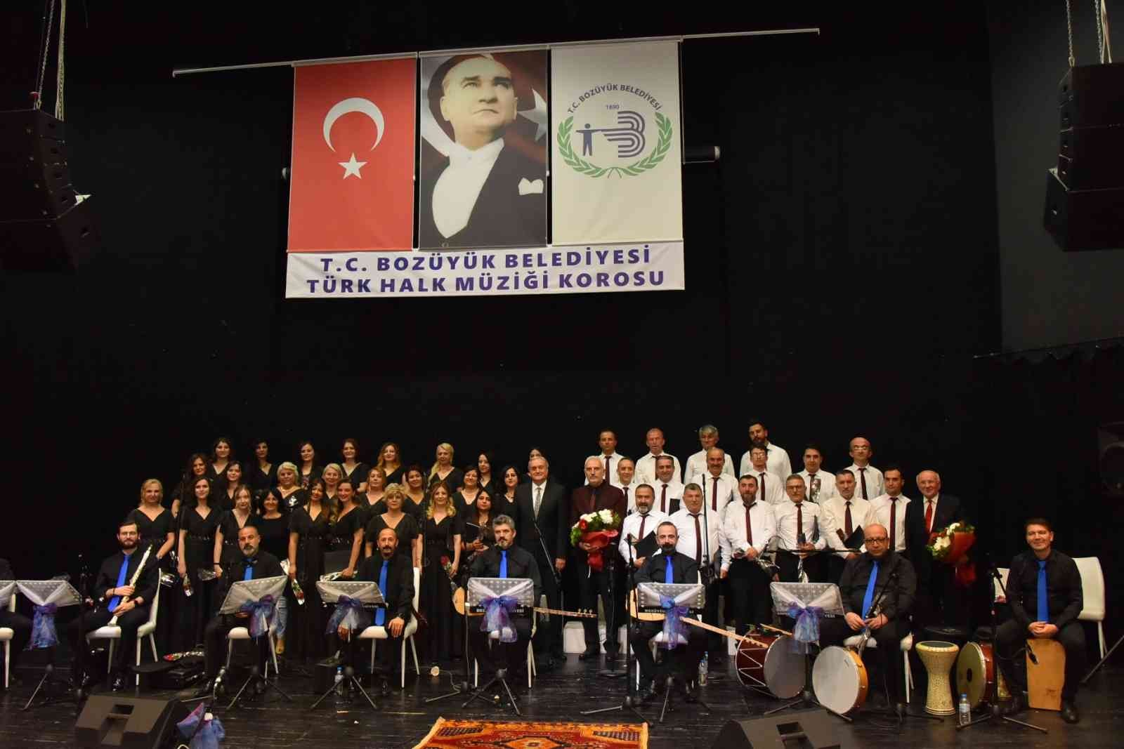 Bozüyük Belediyesi Türk Halk Müziği Korosu konseri yoğun ilgi gördü