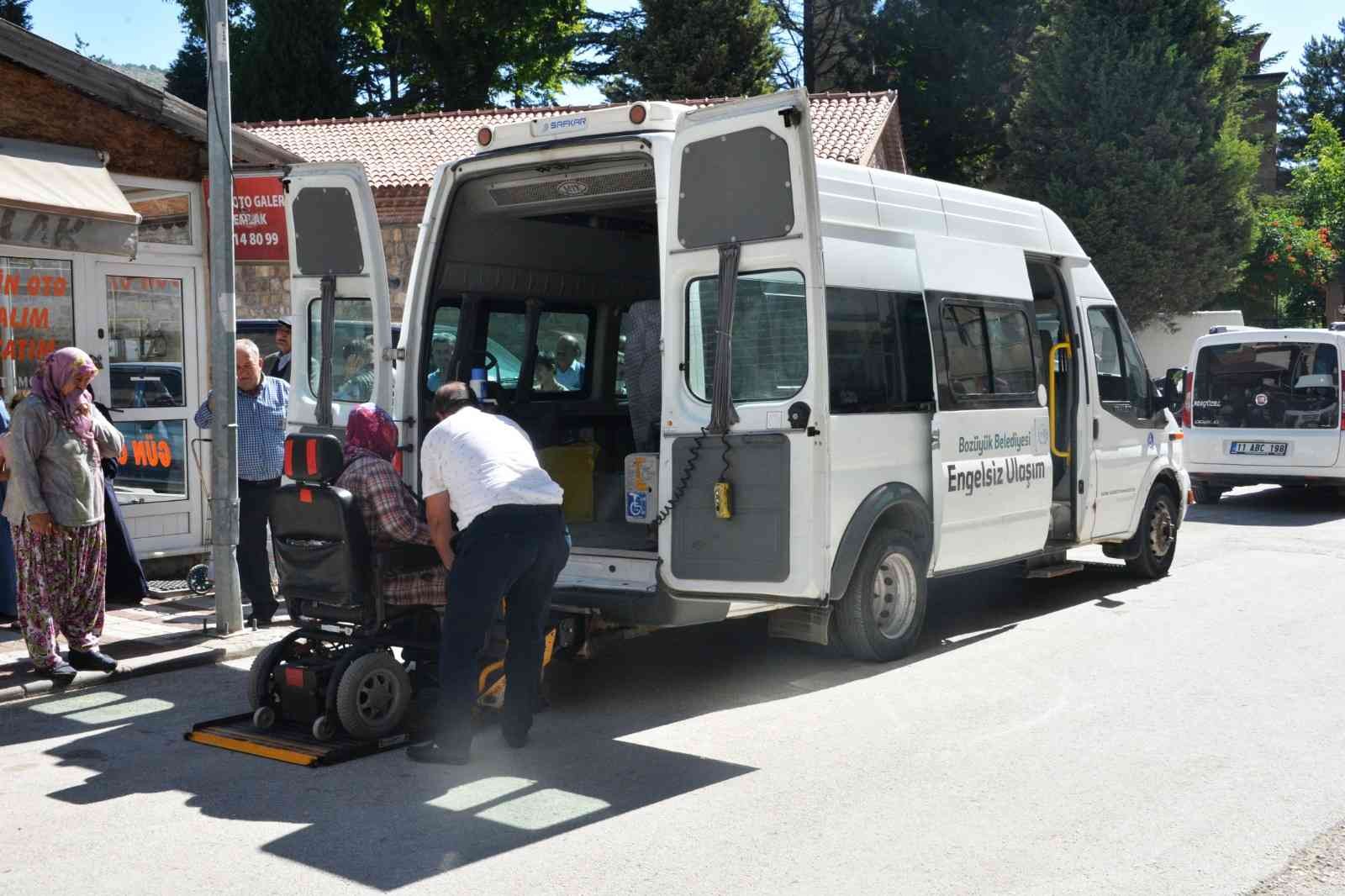 Bozüyük Belediyesi’nden Engelliler Derneği üyelerine ulaşım desteği