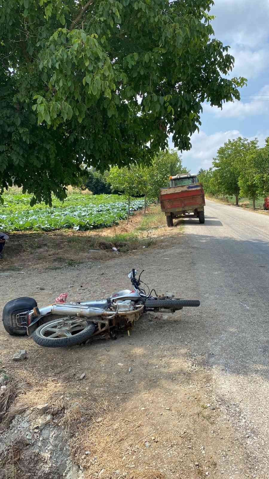 Pazaryeri’nde traktör ile motosiklet çarpıştı