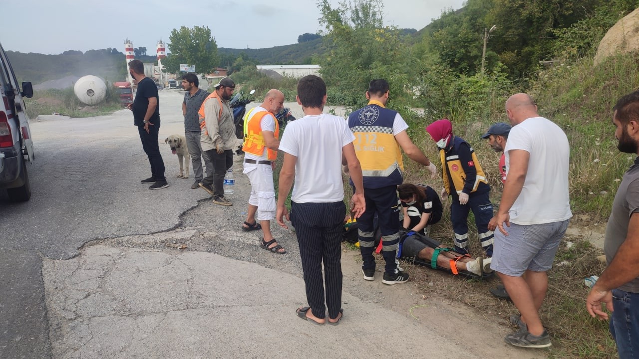 Kontrolden çıkan motosiklet devrildi