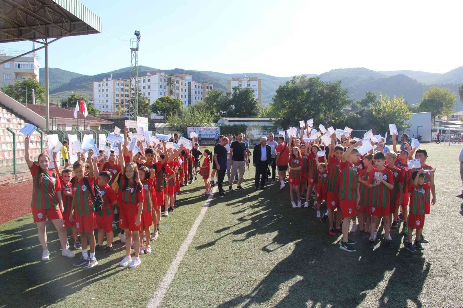 Osmaneli Belediyesi yaz spor okullarının sertifika töreni yapıldı