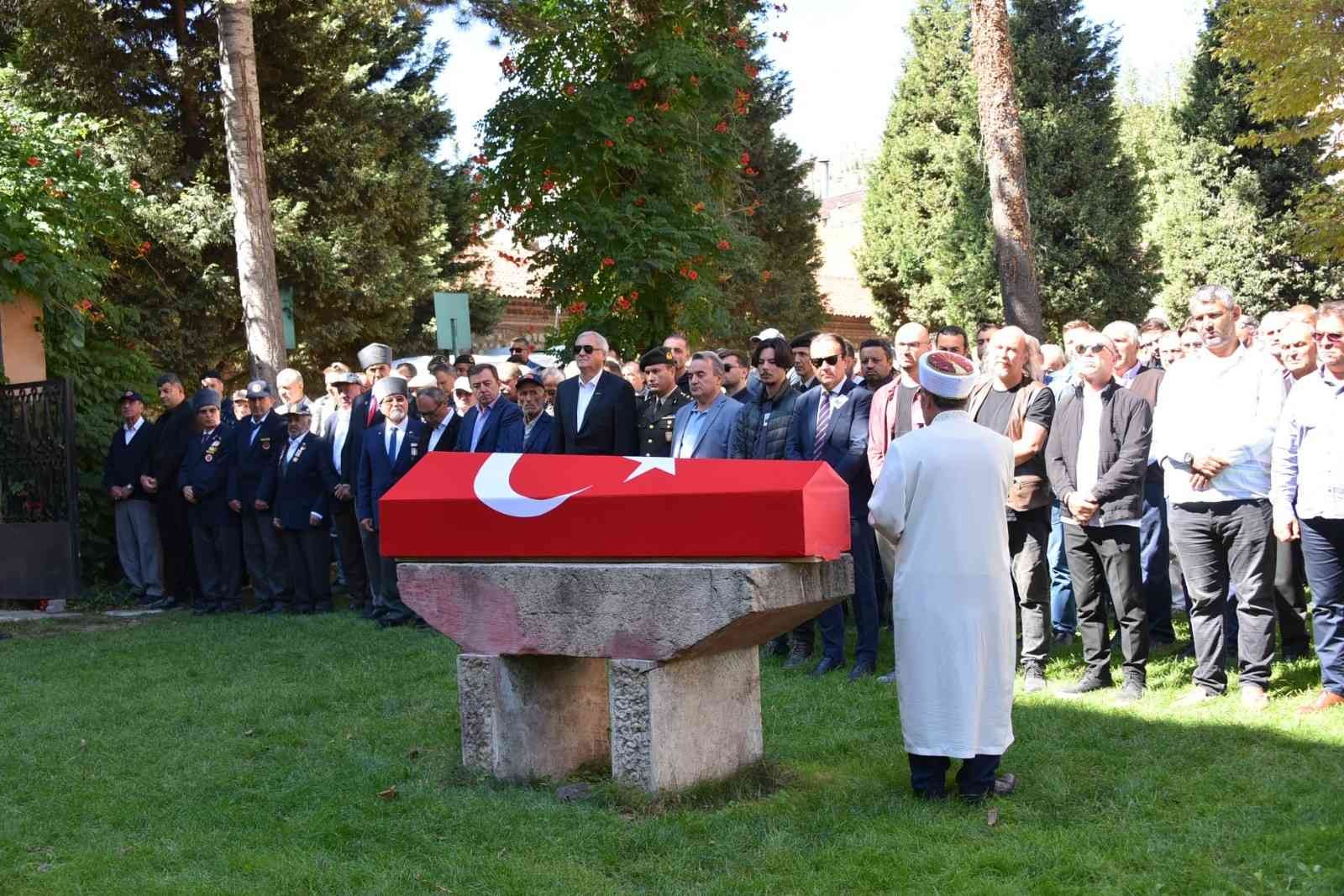 Kıbrıs gazisi son yolculuğuna askeri törenle uğurlandı