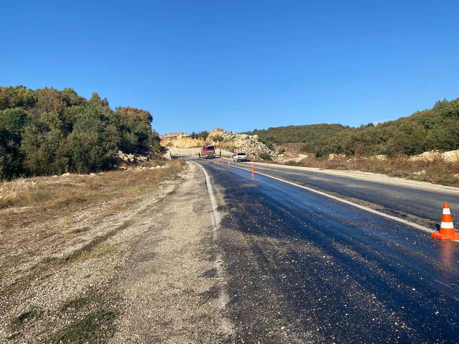 Yola dökülen yağ kazalara davetiye çıkardı, 3 kişi yaralandı