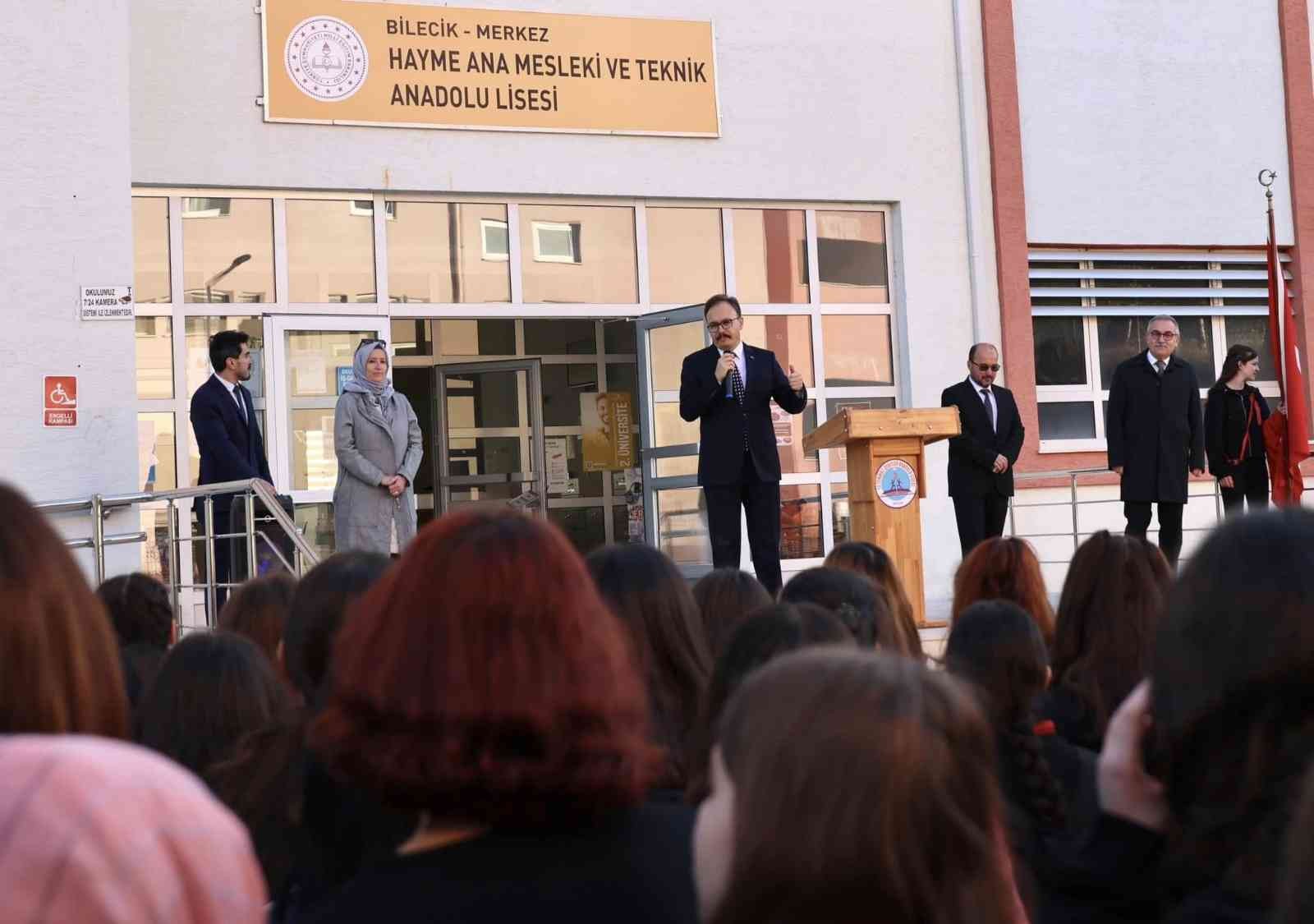 Vali Kızılkaya, bayrak törenine katıldı