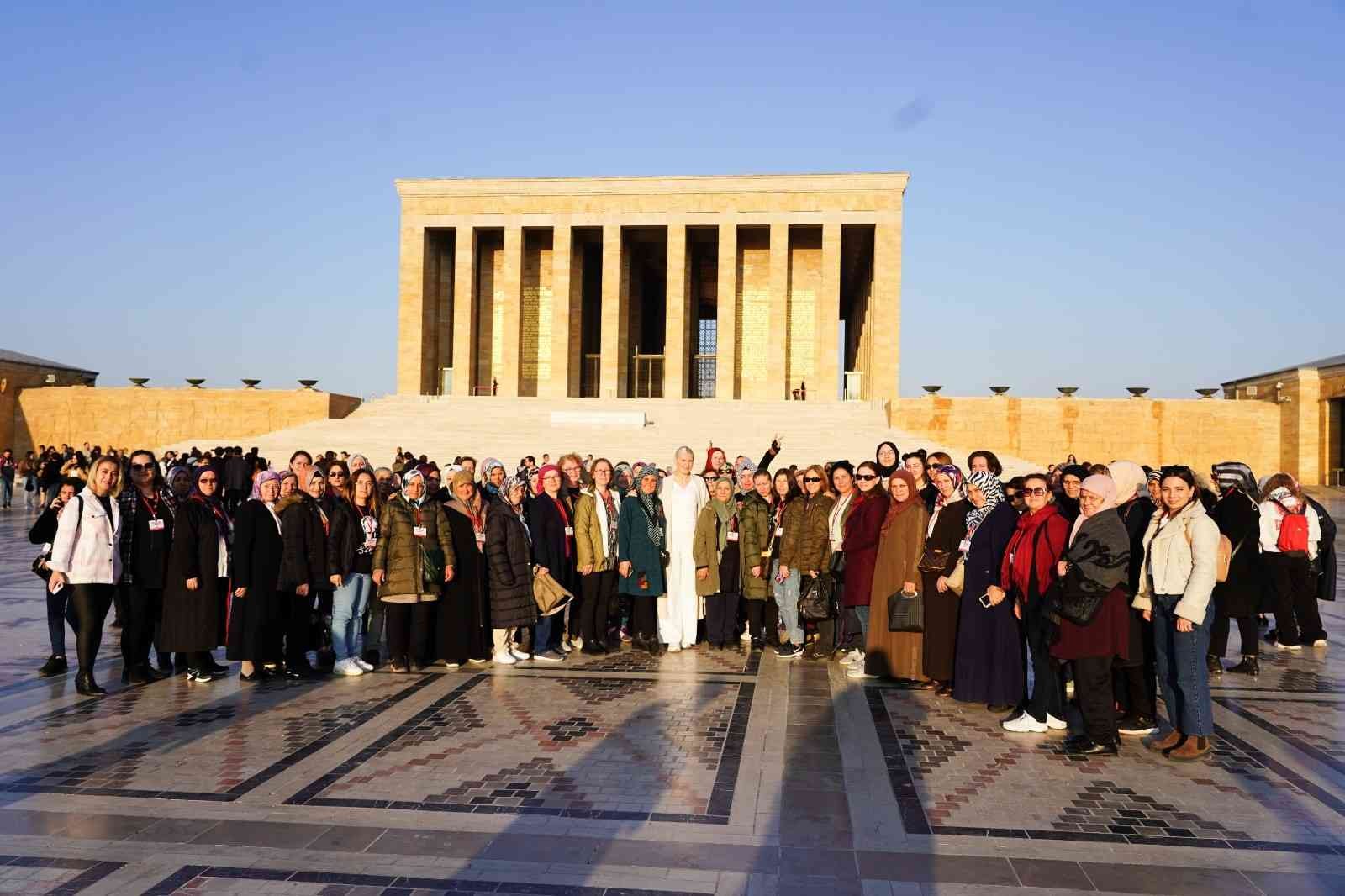 Bilecikli kadınlar Anıtkabir’i ziyaret etti