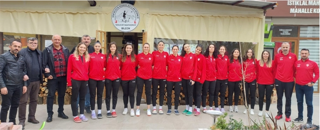 Avcılardan voleybol takımına kahvaltı