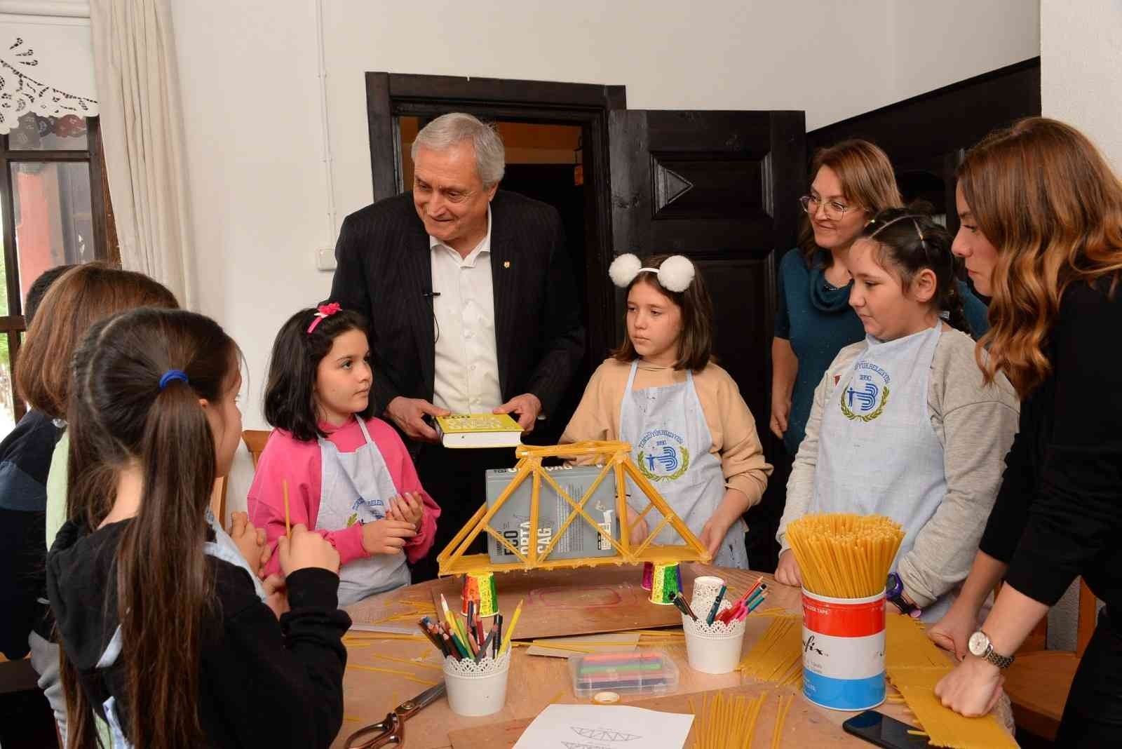 Başkan Bakkalcıoğlu “Geleceğe Köprü İnşa Ediyoruz”  adlı STEM Atölyesine konuk oldu