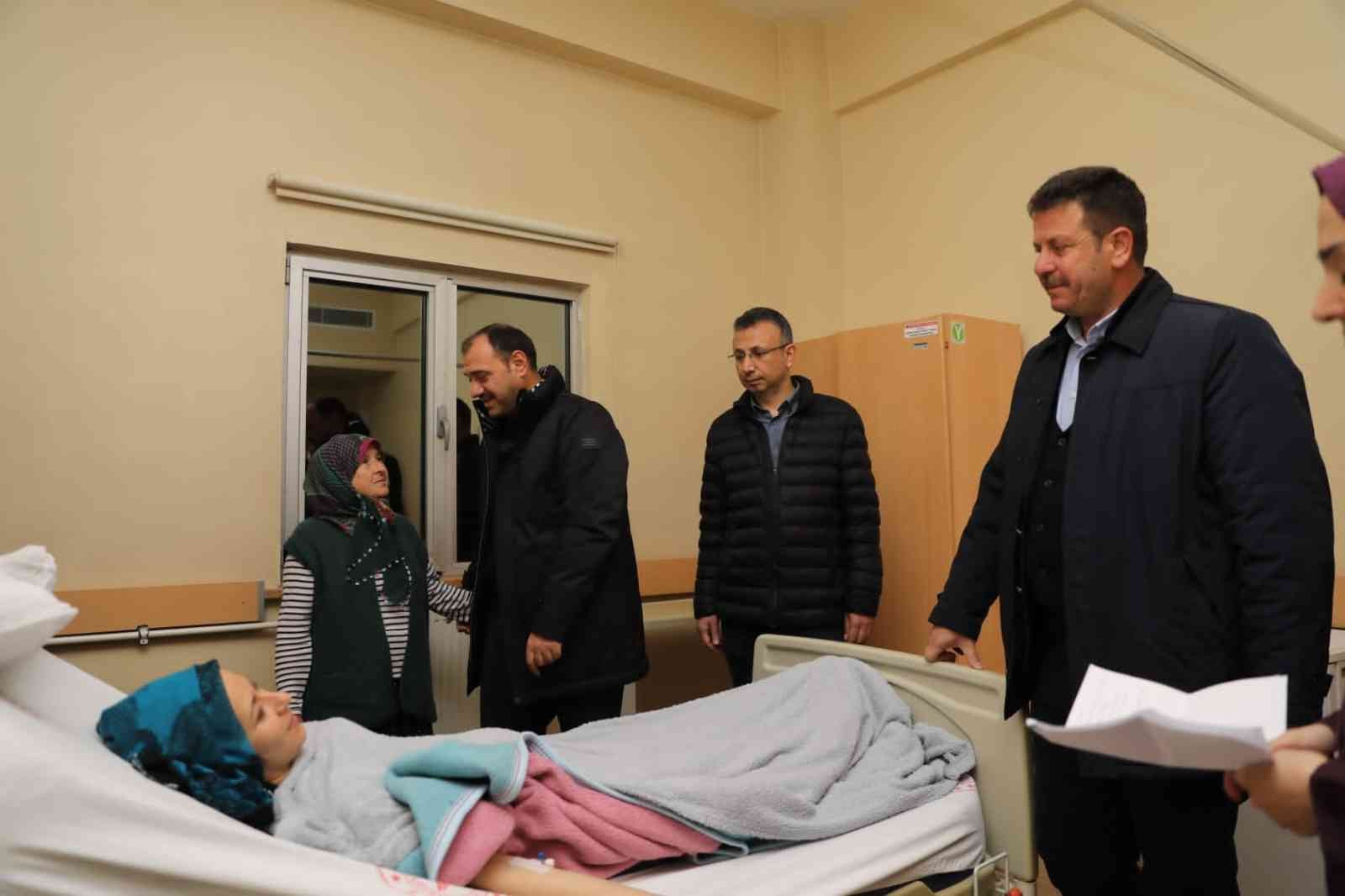 Sakarya’da depremden etkilenen vatandaşlar hastaneye kaldırıldı