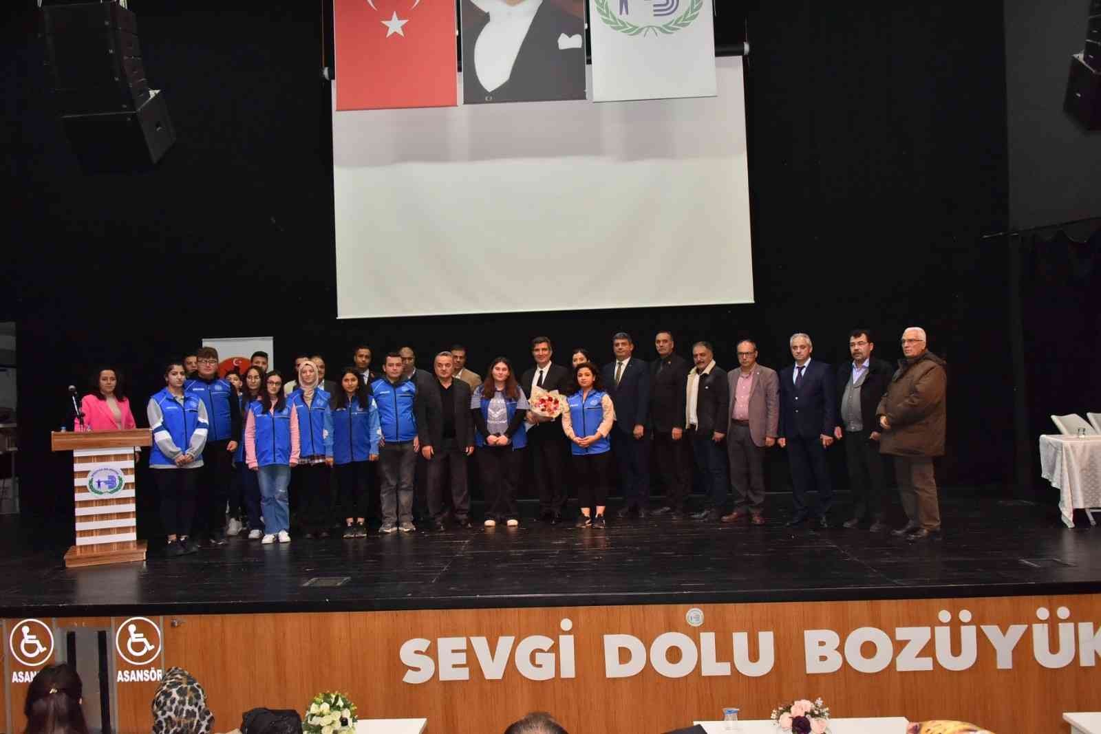 Bozüyük’te “Önce Vatan” isimli konferans düzenlendi