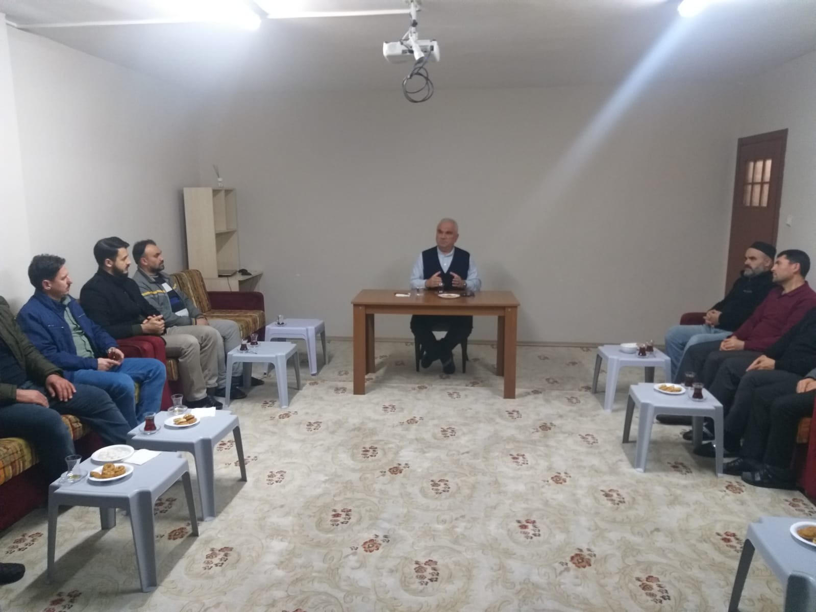 "Aileyi Ayakta Tutan Dini Değerler" seminerleri başladı