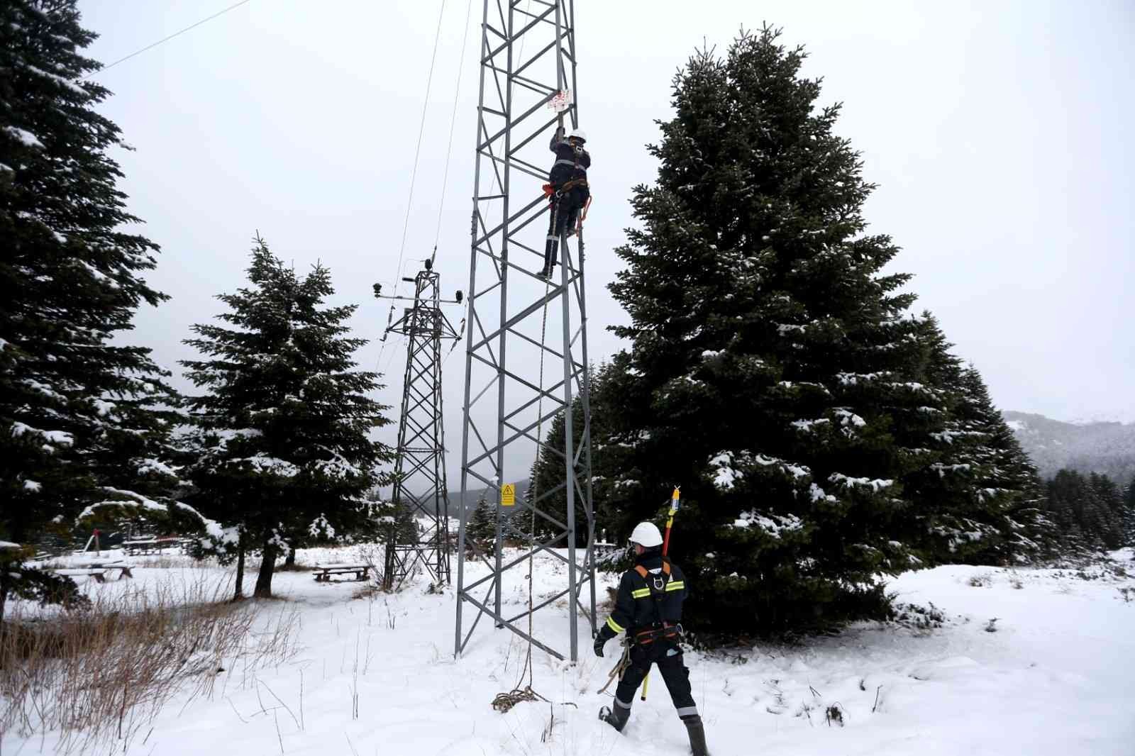 Enerjinin kahramanları Uludağ’da kar mesaisinde