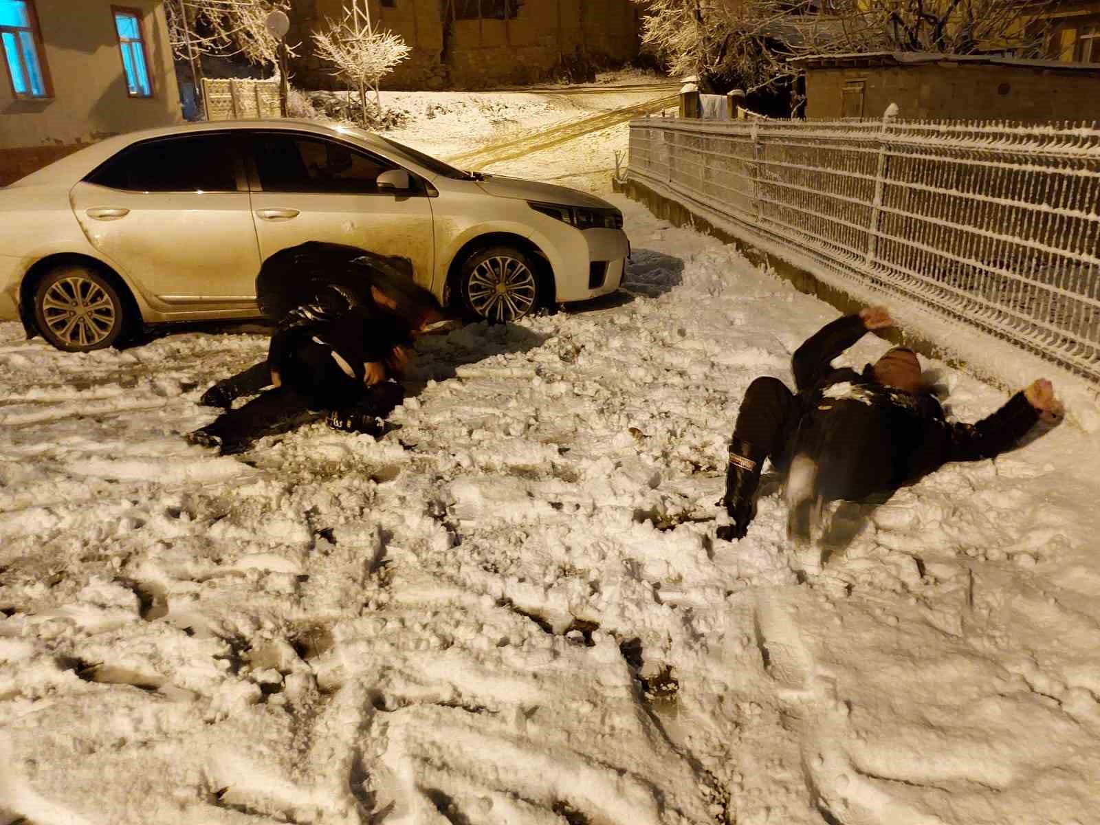 Osmaneli’ye yılın ilk karı yağdı