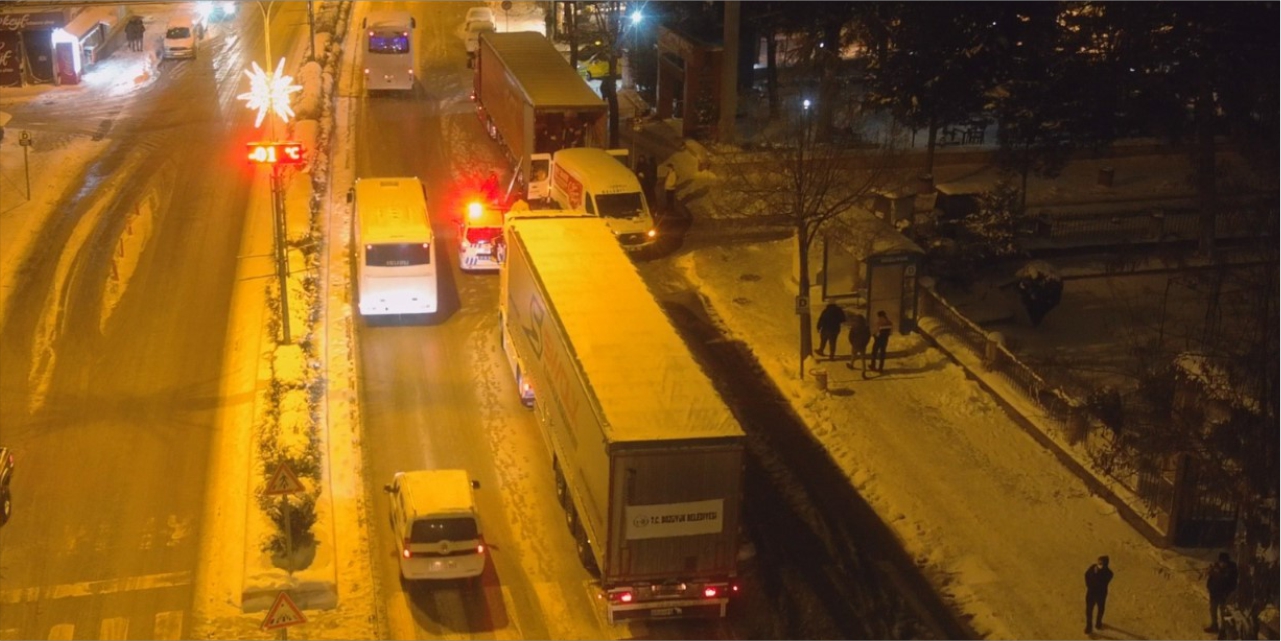 Bozüyük'ten 2 tır yardım malzemesi deprem bölgesine yola çıktı