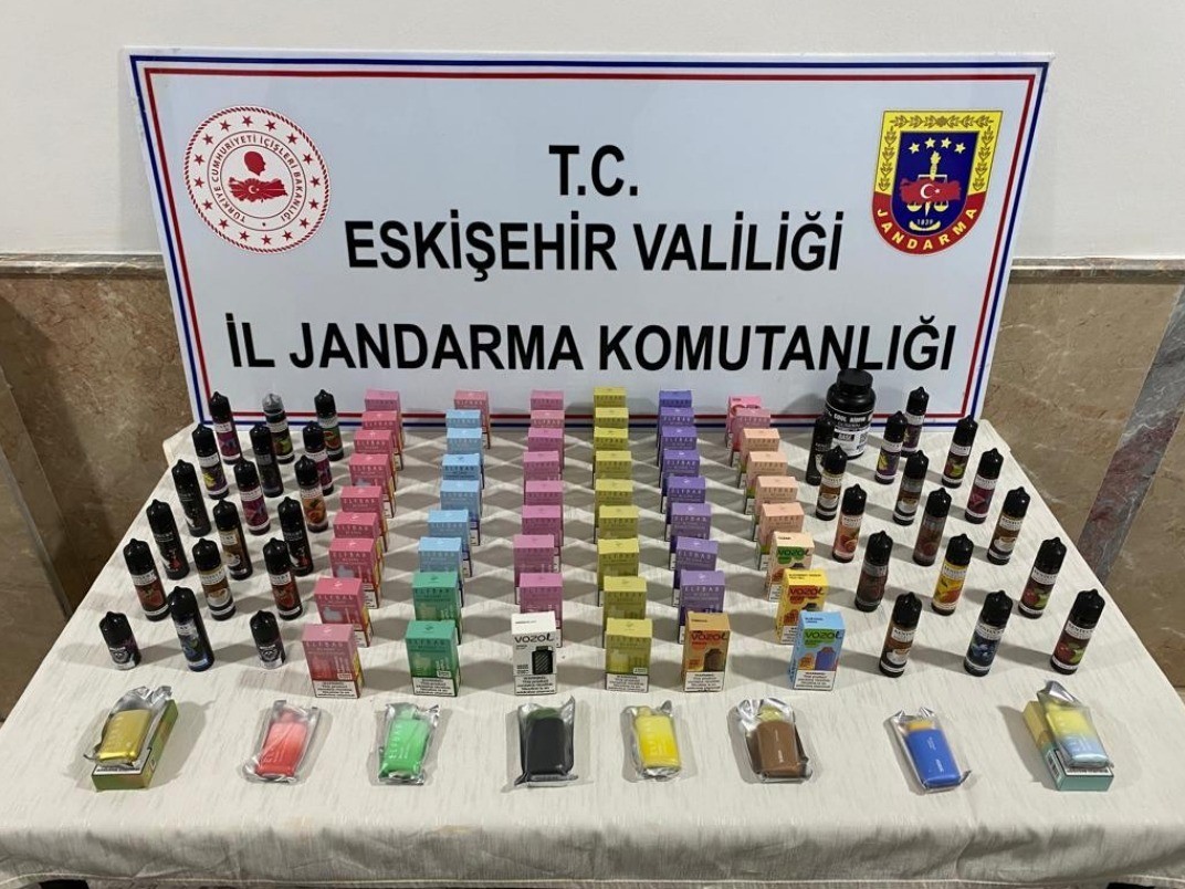 Kaçak elektronik sigara satan şüpheli suçüstü yakalandı