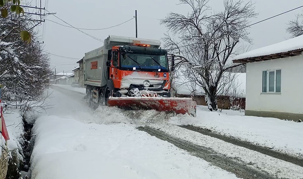 Yoğun kar yağışı etkisini gösterdi