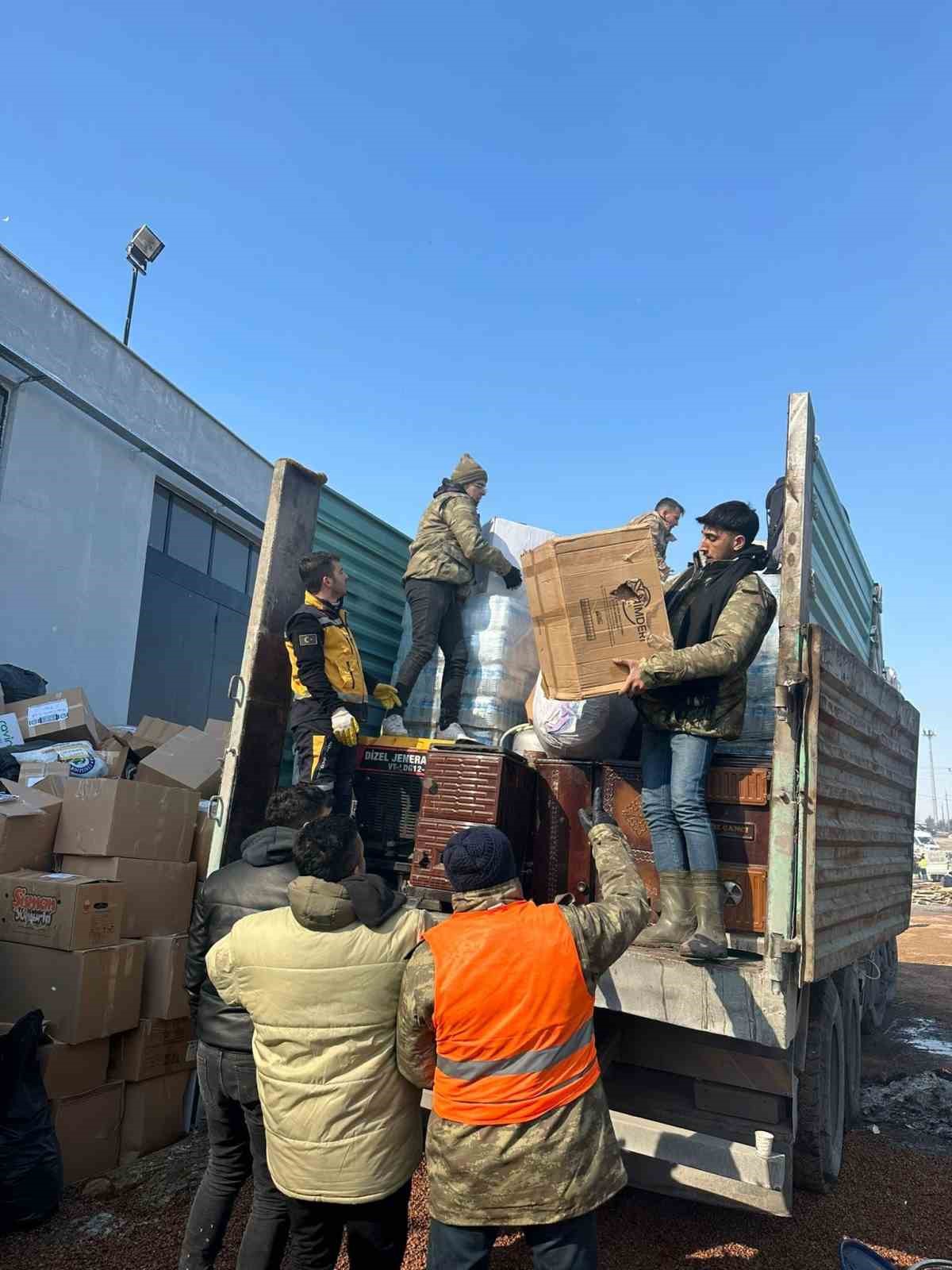 Depremzedelere yardım engel tanımadı