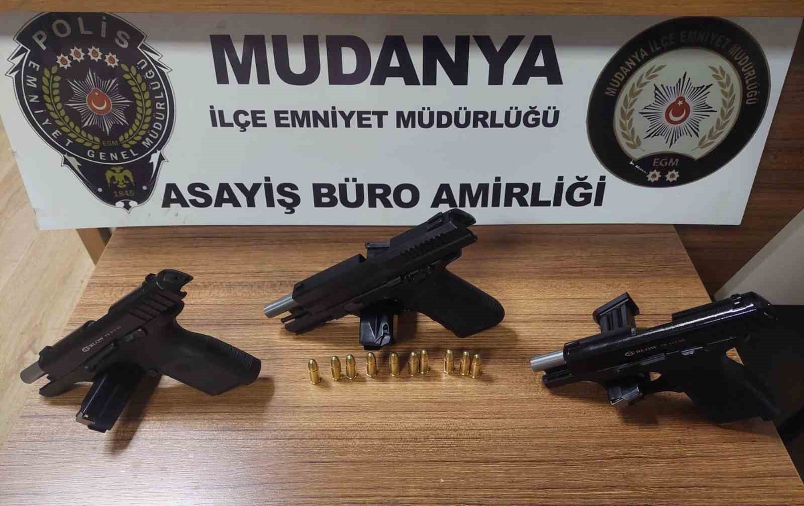 Bursa’da ruhsatsız silah bulunan 3 kişi hakkında tahkikat başlatıldı