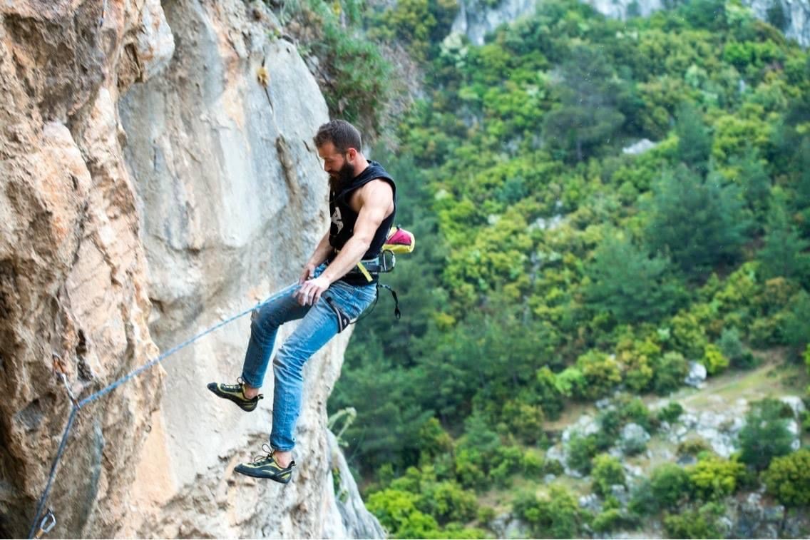 Çığ düştü, hayatını kaybetti