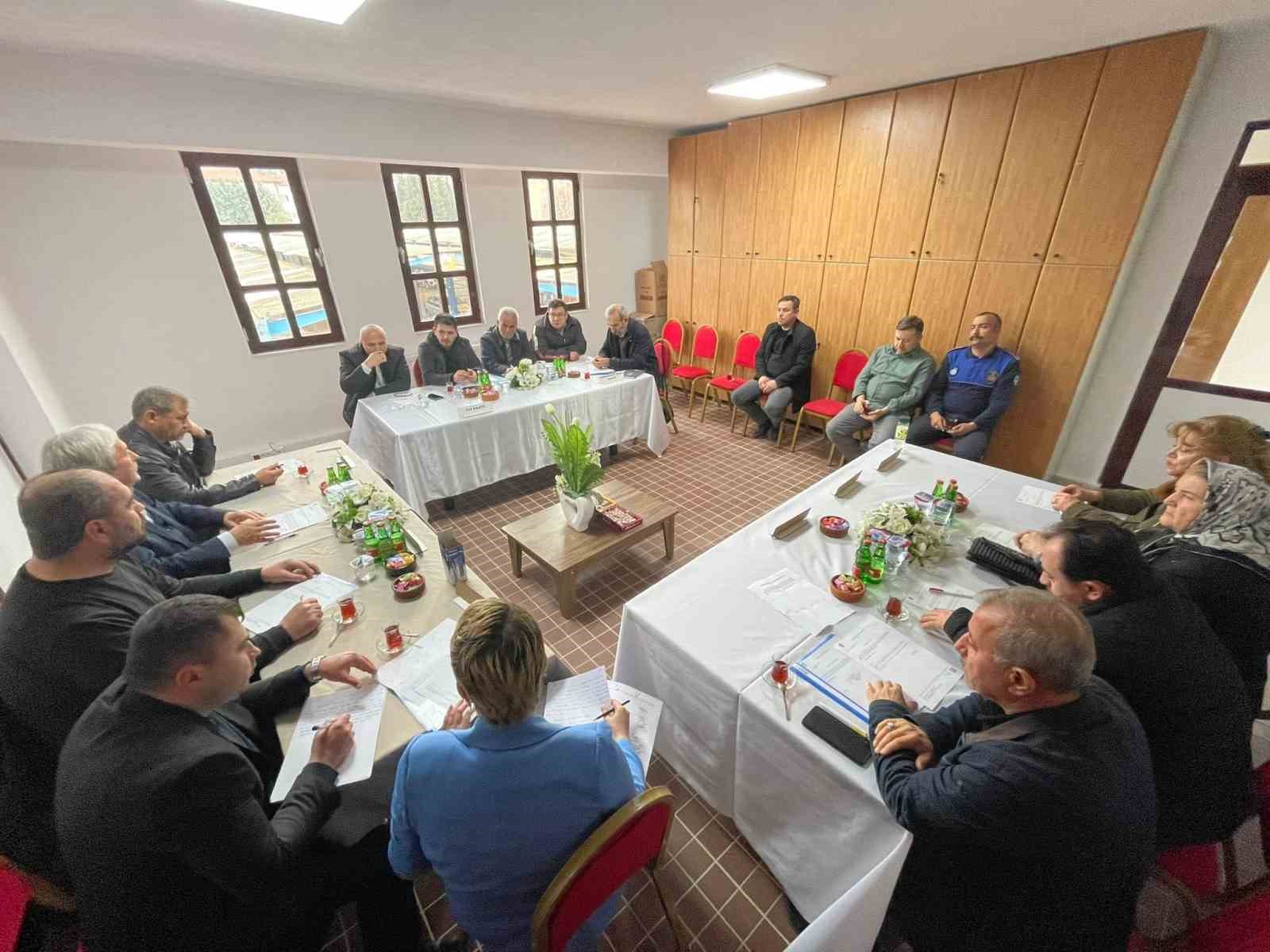 Geçici belediye binasında ilk toplantı yapıldı