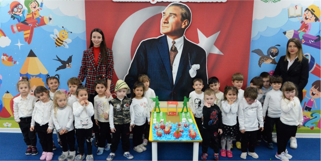 Minik öğrenciler "Çanakkale geçilmez" dedi