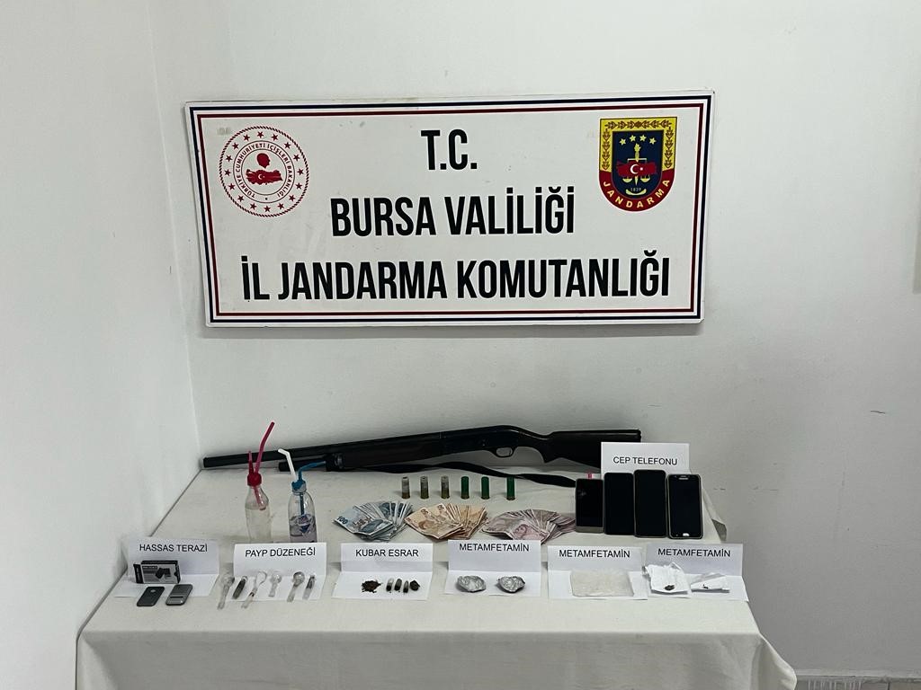 Uyuşturucu taciri kıskıvrak yakalandı