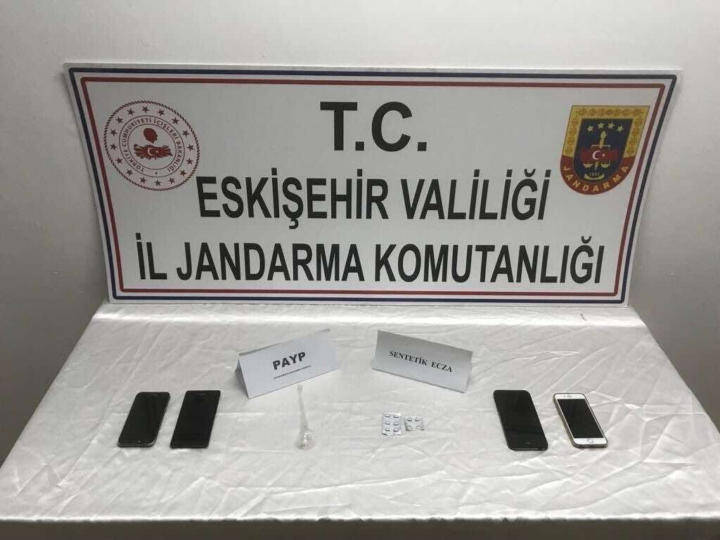 8 adet yeşil reçeteli hap ele geçirildi