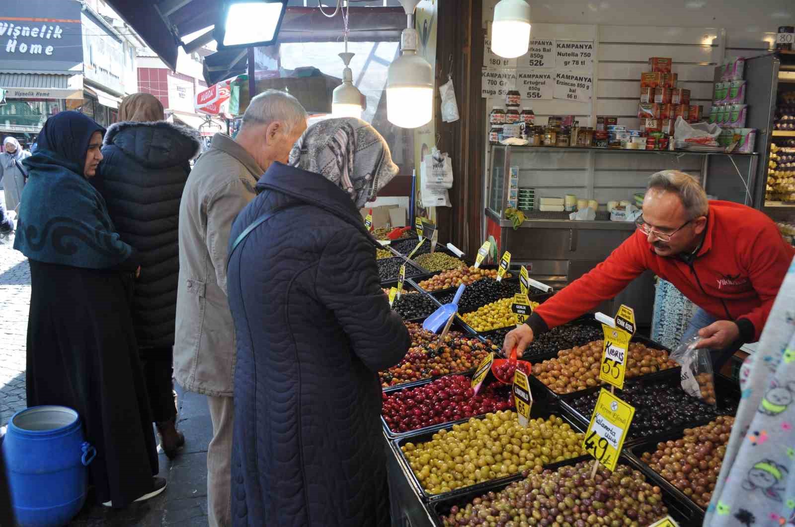 Tezgâhlarının önü doldu