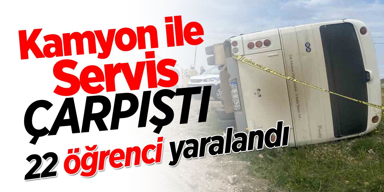 Kamyon ile servis çarpıştı, 23 kişi yaralandı