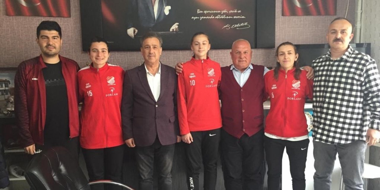 Milli davet alan genç sporculardan Başkan Tosun’a ziyaret