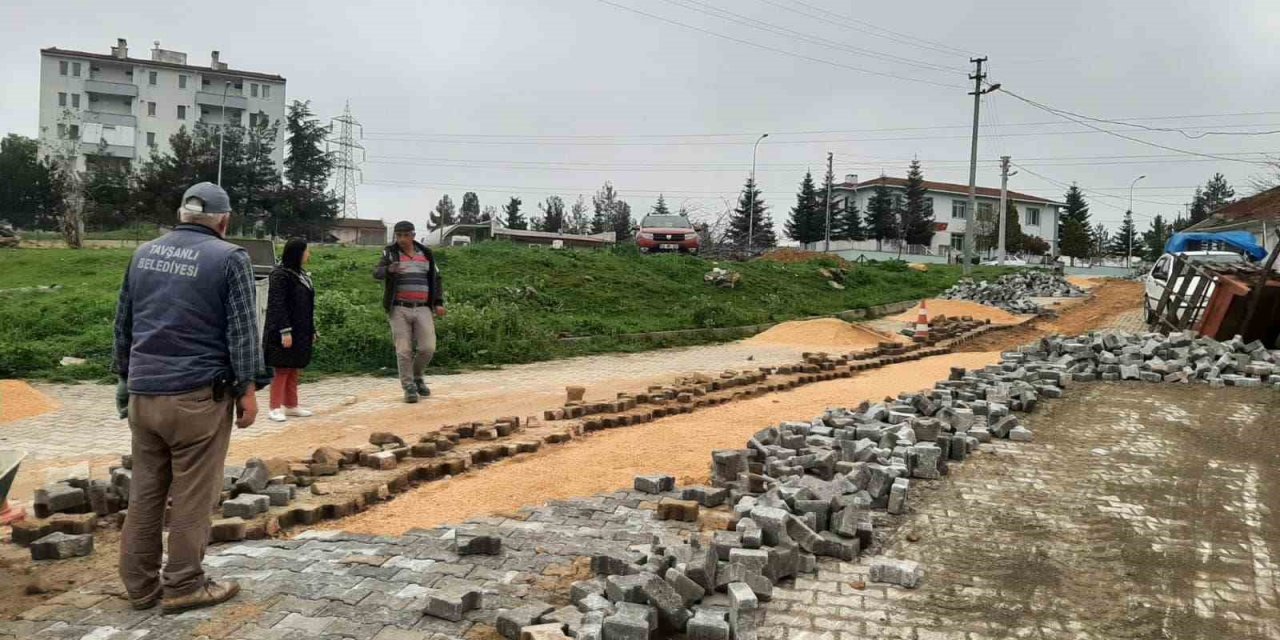 Devam eden yol tamir çalışmalarını yerinde inceledi