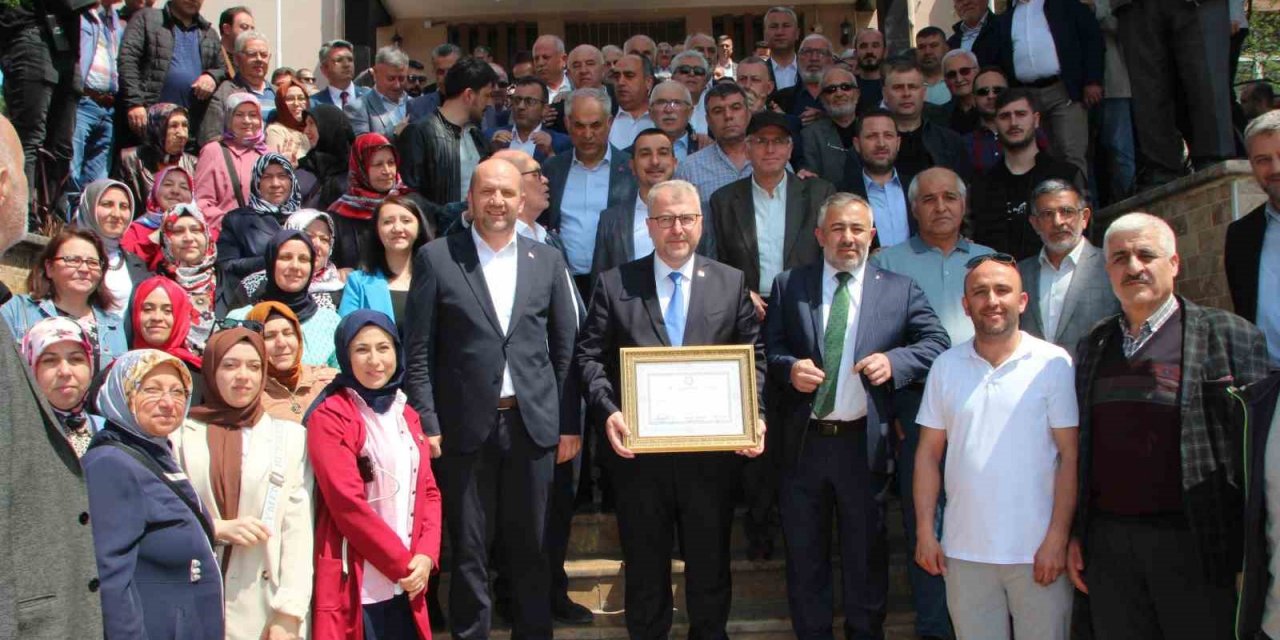 Eski Sağlık Bakan Yardımcısı Eldemir mazbatasını aldı