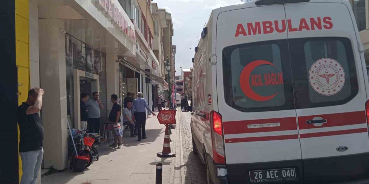 Camdan düşen 18 aylık çocuk yaralandı