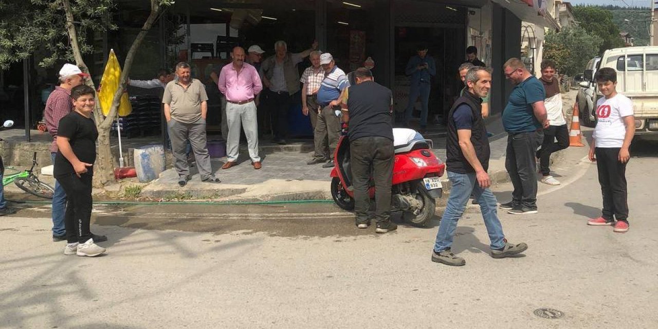 Motosikletin içinden 1 metrelik yılan çıktı