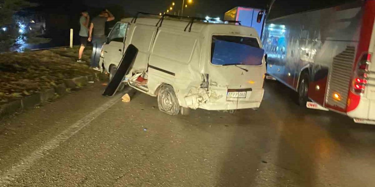 Peş peşe trafik kazası : 7 yaralı