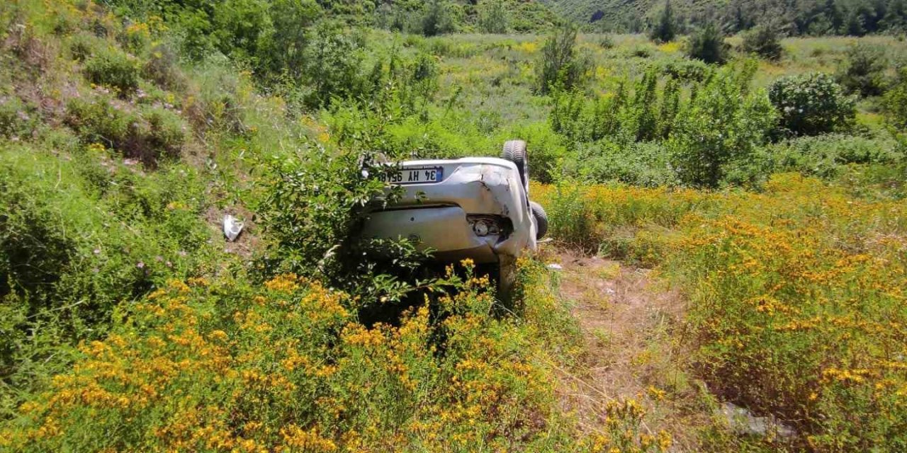 Takla atan otomobilden burnu bile kanamadan kurtuldu